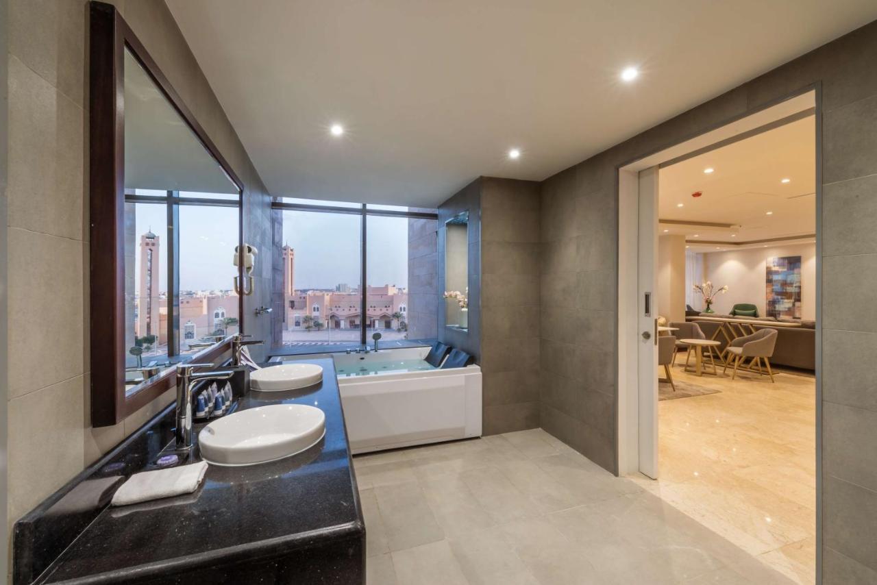 Best Western Plus Al Qurayyat City Center 외부 사진